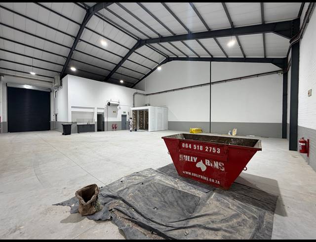 440M² WAREHOUSE TO LET IN STIKLAND INDUSTRIAL